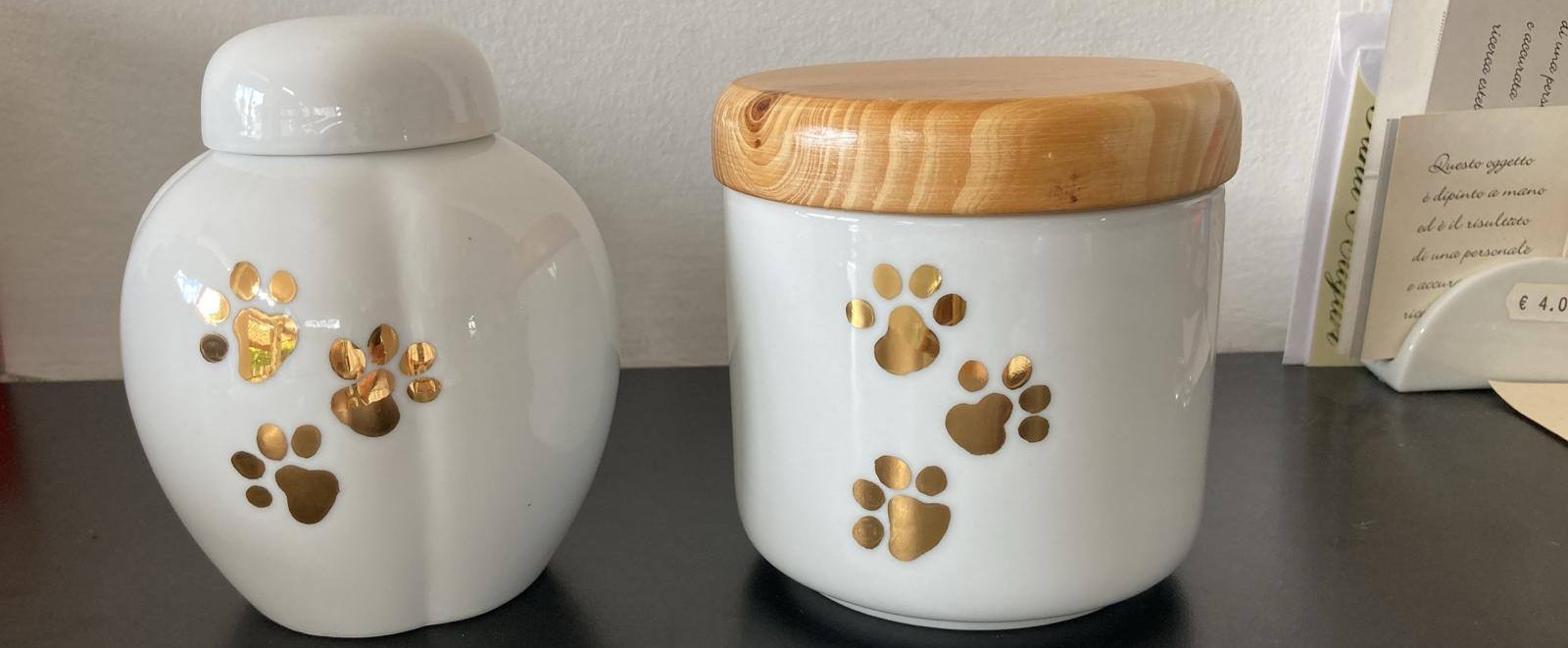 Urna funeraria per animali con targhetta personalizzata